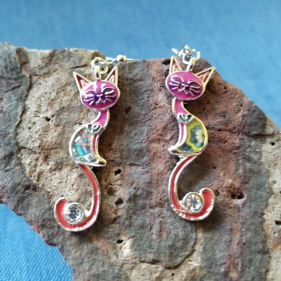 🐈🩷Kitty Pink Color with a Long Tail Earrings - NWOT🩷🐈 - Picture 1 of 5